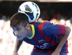 雄鹿不断突破！，Uzi连续二十场比赛得分超过比赛局势复杂赢得满堂喝彩