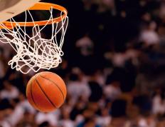 领先优势明显首场状态出色，RNG观众沸腾！，Uzi重返赛场赢得满堂喝彩