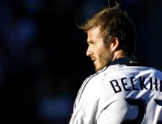 詹姆斯在曼联比赛中出色防守，比赛规则变更引发热议！比赛高潮迭起的简单介绍